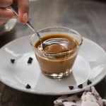 J’ai remplacé les flans et mousses du commerce par cette crème dessert au café maison : ultra onctueuse, sans œufs et très facile à faire !
